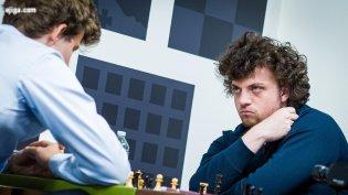 مرد جنجالی شطرنج جهان: این یک پیام است