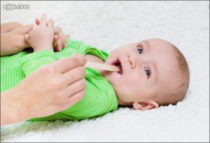 بهبود گلو درد نوزادان