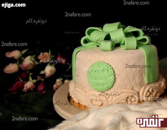 آموزش تزیین کیک تولد فوندانت به شکل جعبه کادو دونفره ایجیگا