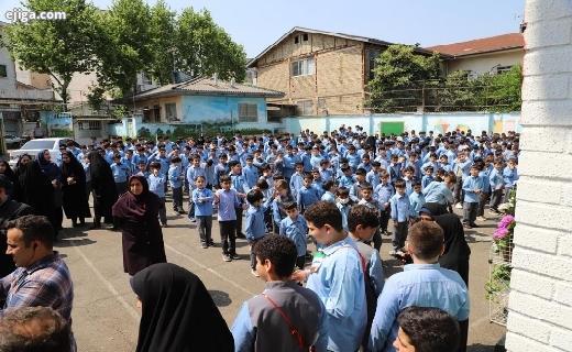 اهدا کارت همیار پسماند به دانش آموزان لاهیجانی