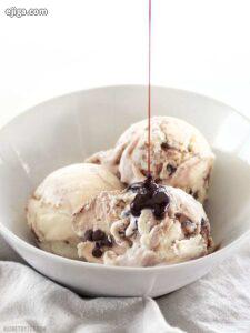 بستنی نعنایی همراه با چیپس شکلات