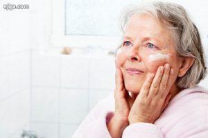 درمان خشکی پوست سالمند